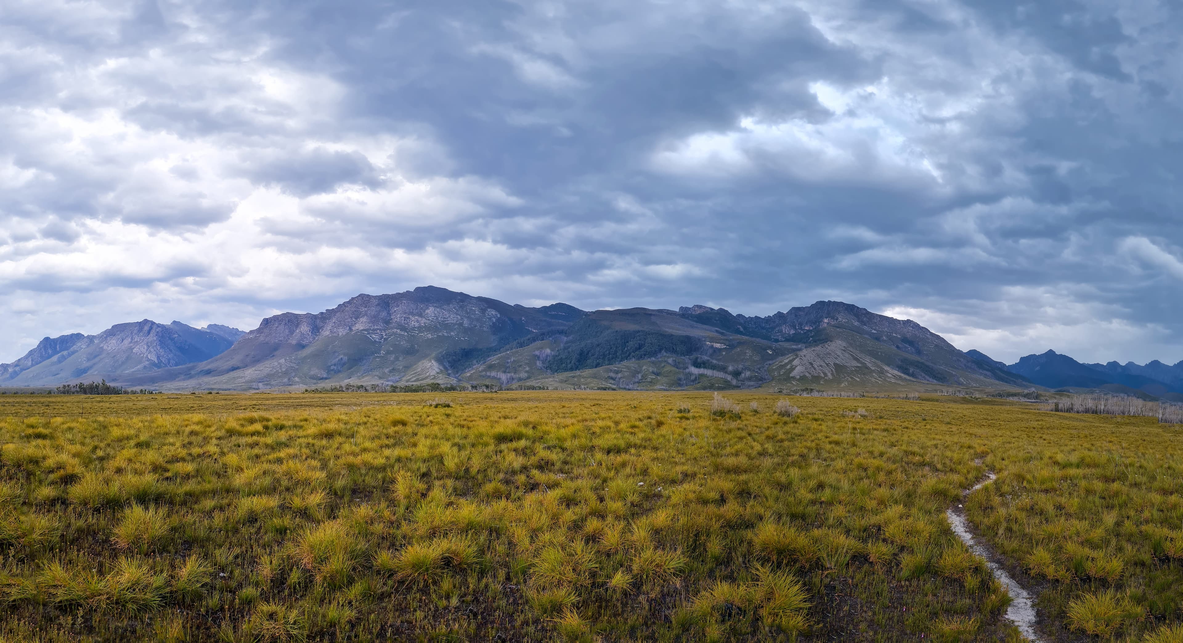 The final sweeping view of the Arthurs. Kappa Moraine to the right, roots of the Eastern Arthurs to the left.